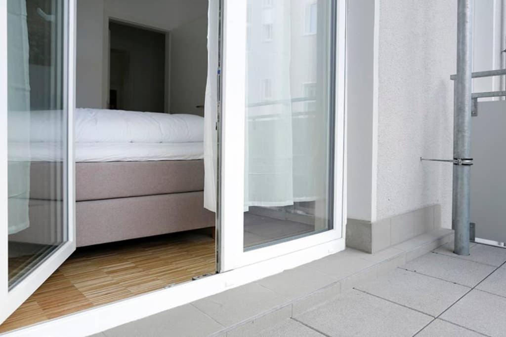 ברלין Sc 06 By Rockchair Apartments L Superhost Status L 4 Bedrooms Boxspringbeds 2 Bathrooms Balcony Elevator - Cozy Family & Business Flair Welcomes You! מראה חיצוני תמונה