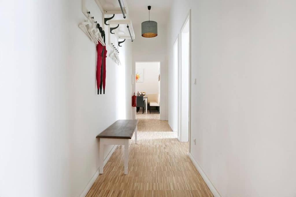 ברלין Sc 06 By Rockchair Apartments L Superhost Status L 4 Bedrooms Boxspringbeds 2 Bathrooms Balcony Elevator - Cozy Family & Business Flair Welcomes You! מראה חיצוני תמונה