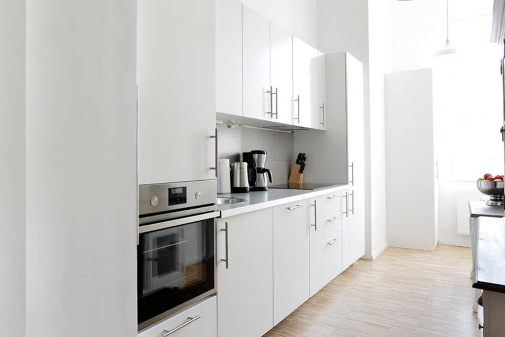 ברלין Sc 06 By Rockchair Apartments L Superhost Status L 4 Bedrooms Boxspringbeds 2 Bathrooms Balcony Elevator - Cozy Family & Business Flair Welcomes You! מראה חיצוני תמונה