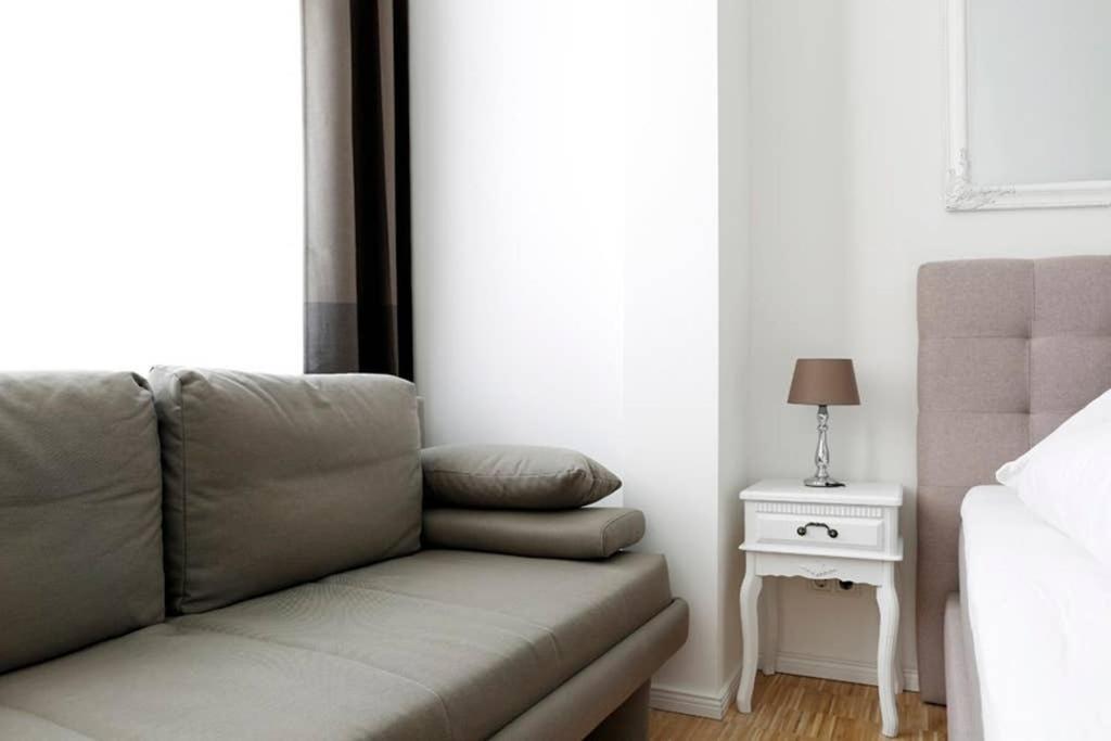 ברלין Sc 06 By Rockchair Apartments L Superhost Status L 4 Bedrooms Boxspringbeds 2 Bathrooms Balcony Elevator - Cozy Family & Business Flair Welcomes You! מראה חיצוני תמונה